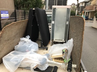 小田急相模原周辺 壊れた冷蔵庫、折畳みベッド不用品 小田急相模原周辺 壊れた冷蔵庫、折畳みベッド不用品