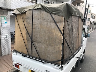 新杉田駅周辺のリフォーム工事前のバルコニーごみ片付け 新杉田駅周辺のリフォーム工事前のバルコニーごみ片付け